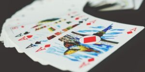 So sánh Tiến Lên Miền Nam và Miền Bắc Luật chơi và cách đánh 